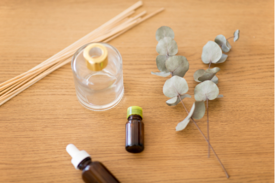 芳香四溢的香水為什么不用精油調(diào)香？