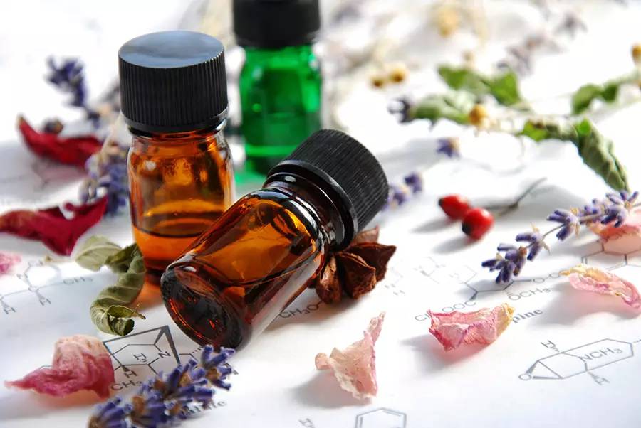 一瓶香水里究竟用了多少朵玫瑰？